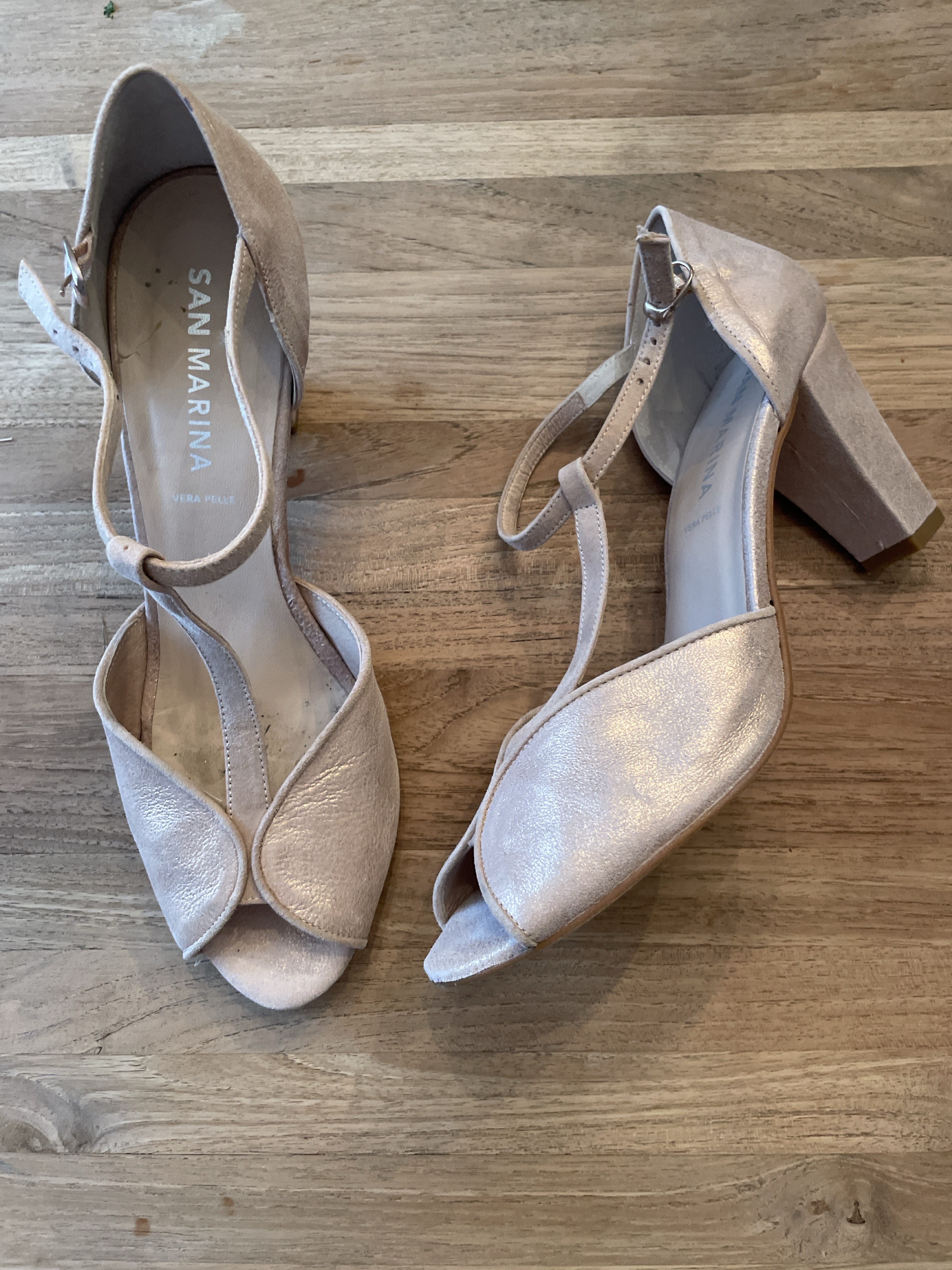 Metallic Leder-Sandalette mit Blockabsatz