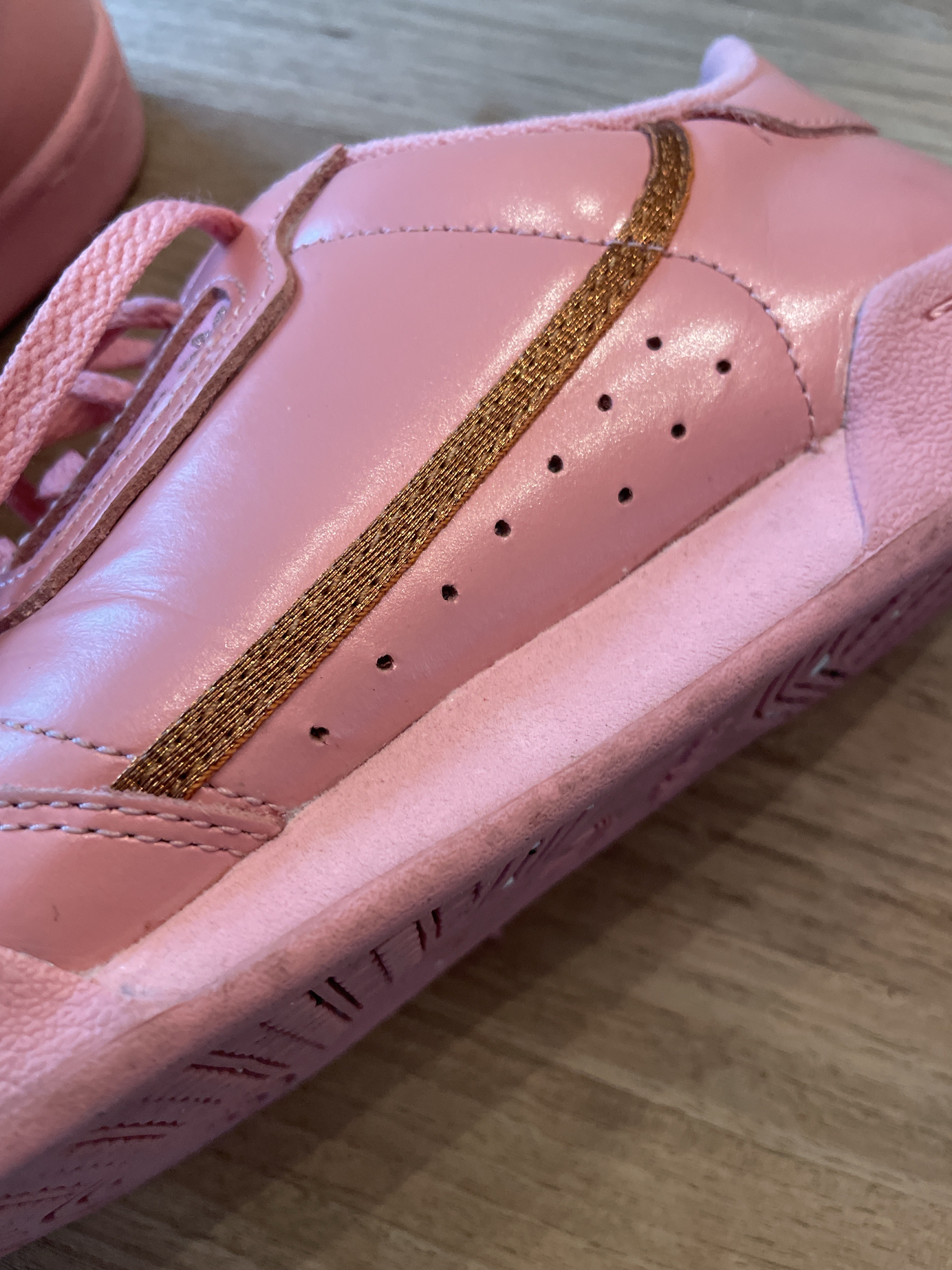 adidas Lifestyle Sneaker (pink mit Metallic-Akzent) - Bild 2