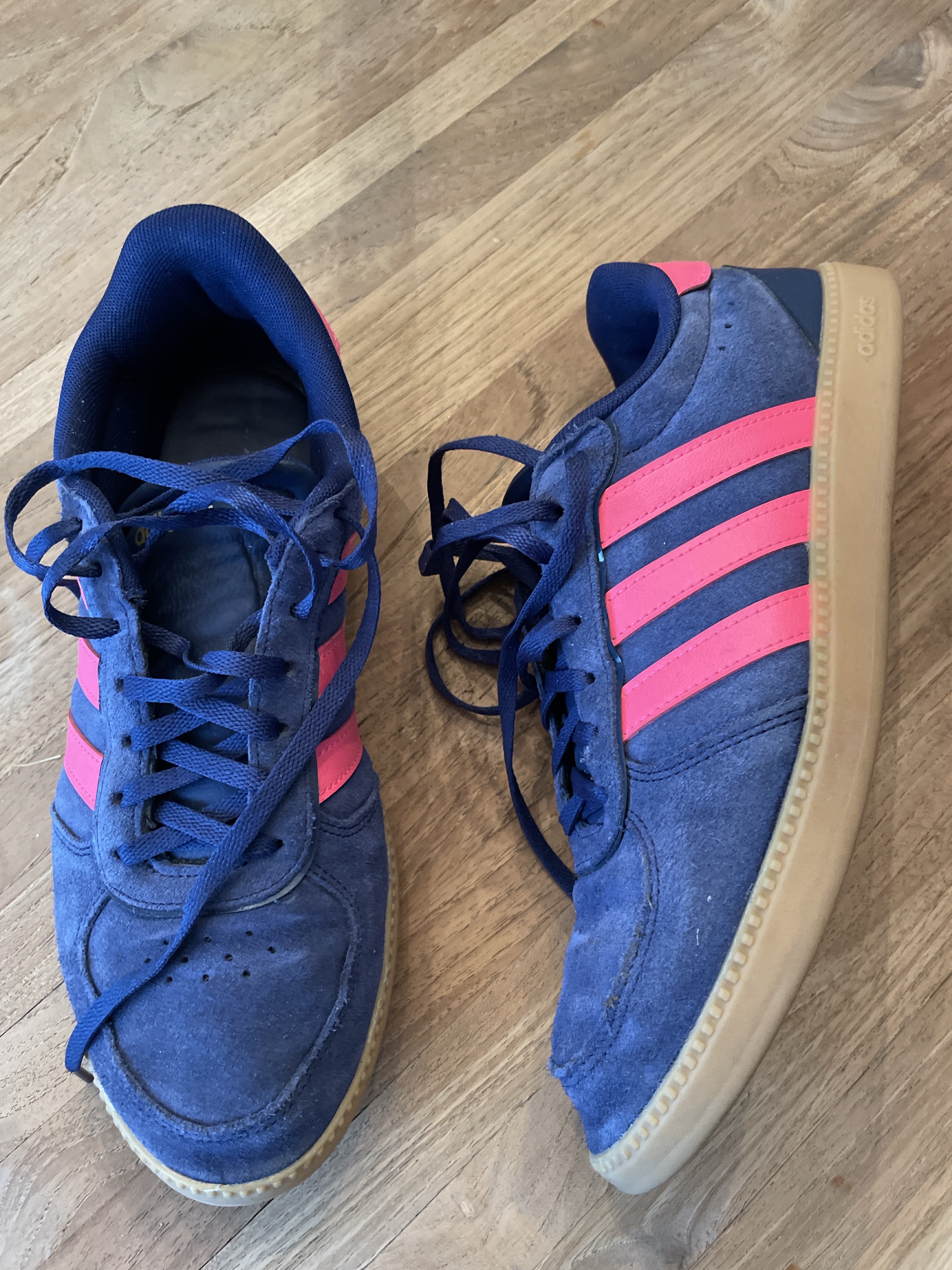 adidas Sneaker Veloursleder dunkelblau/neonpink