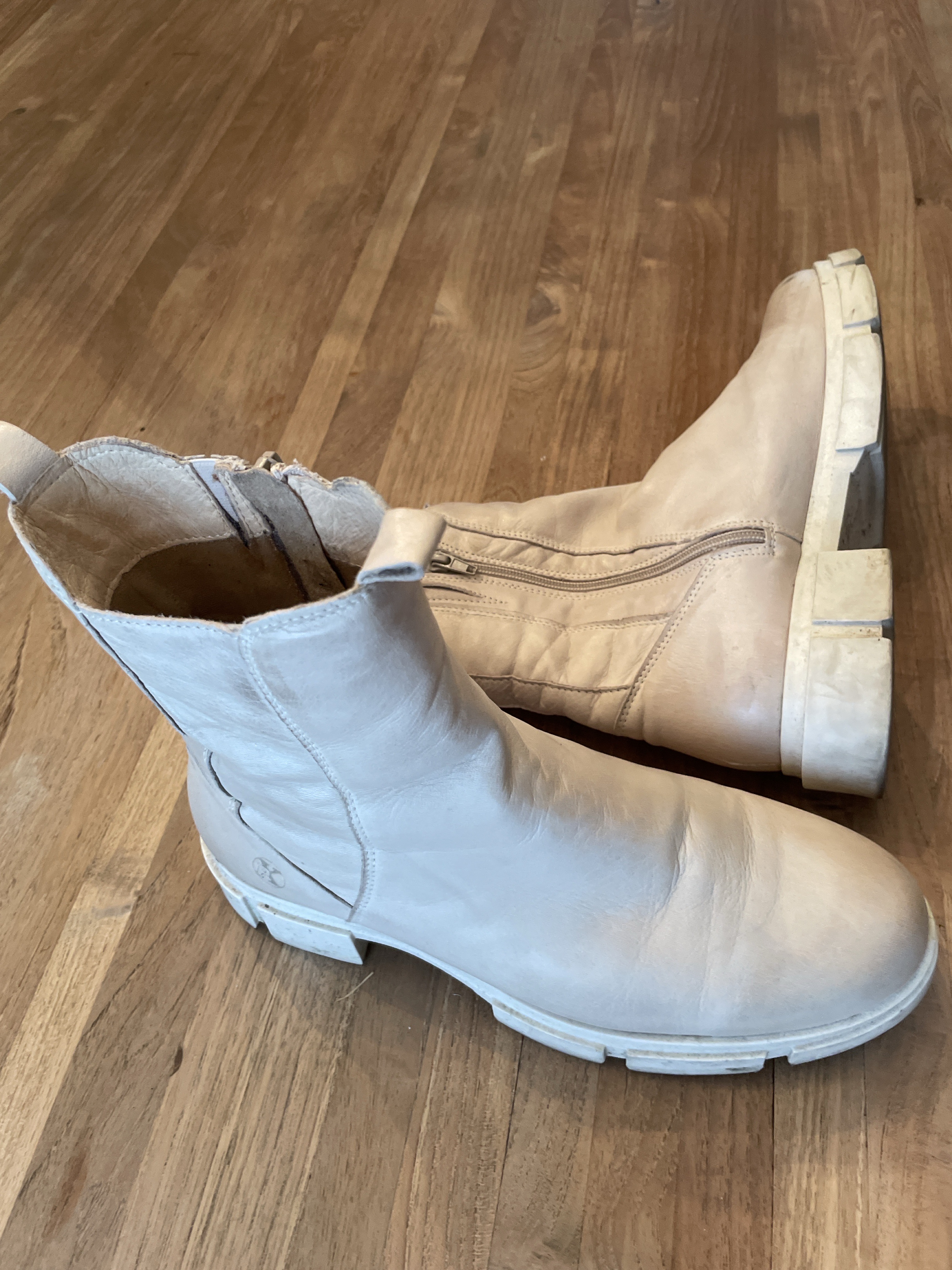 Beige Leder-Ankle-Boots mit seitlichem Reißverschluss und Chunky-Sohle - Bild 2