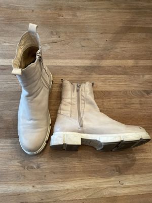 Beige Leder-Ankle-Boots mit seitlichem Reißverschluss und Chunky-Sohle