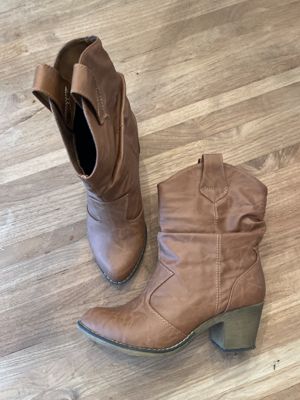 Mittelbraune Western-/Cowboy-Stiefeletten mit Blockabsatz