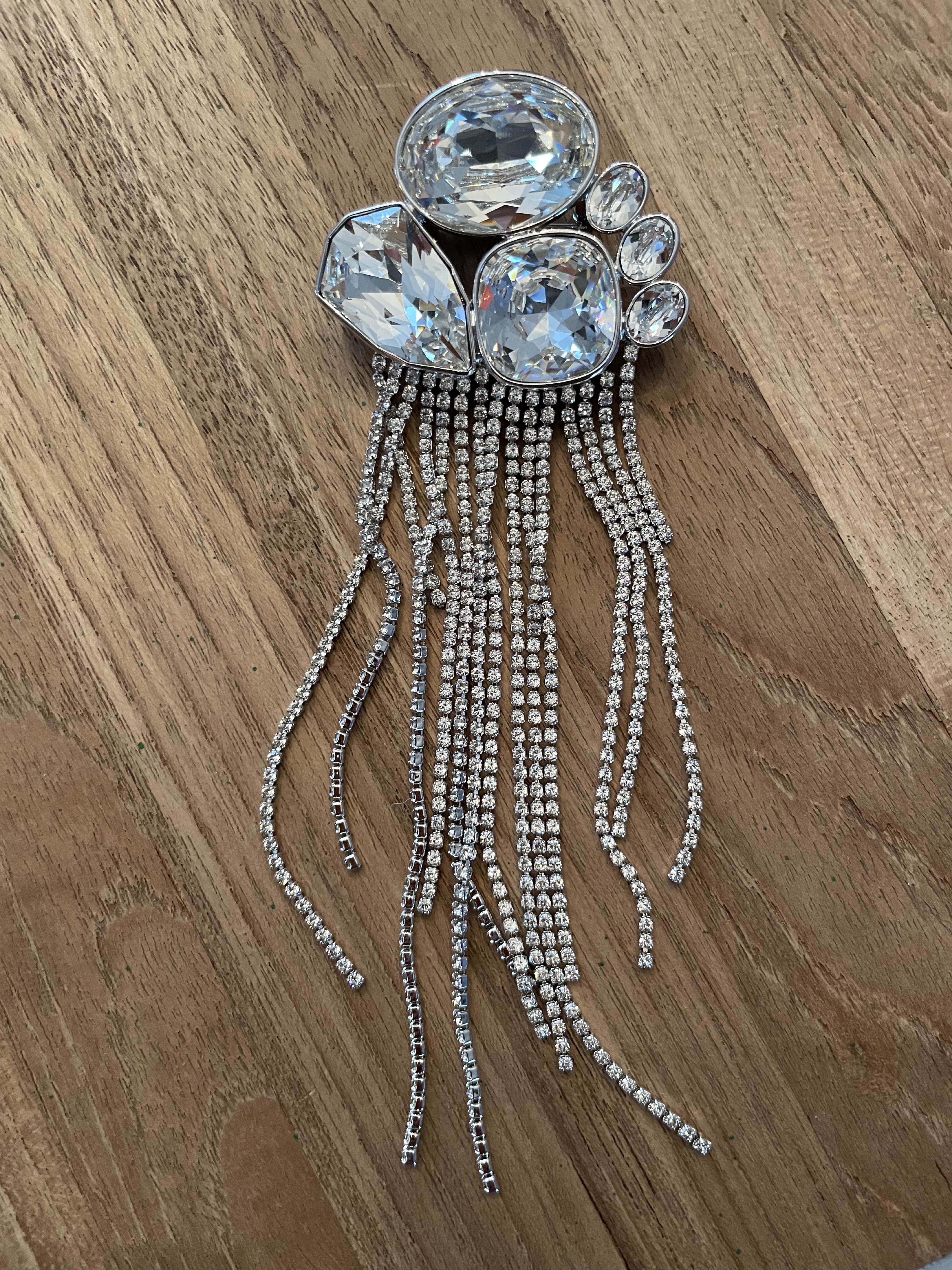 Swarovski Brosche mit Kristallsteinen und Strass-Fransen