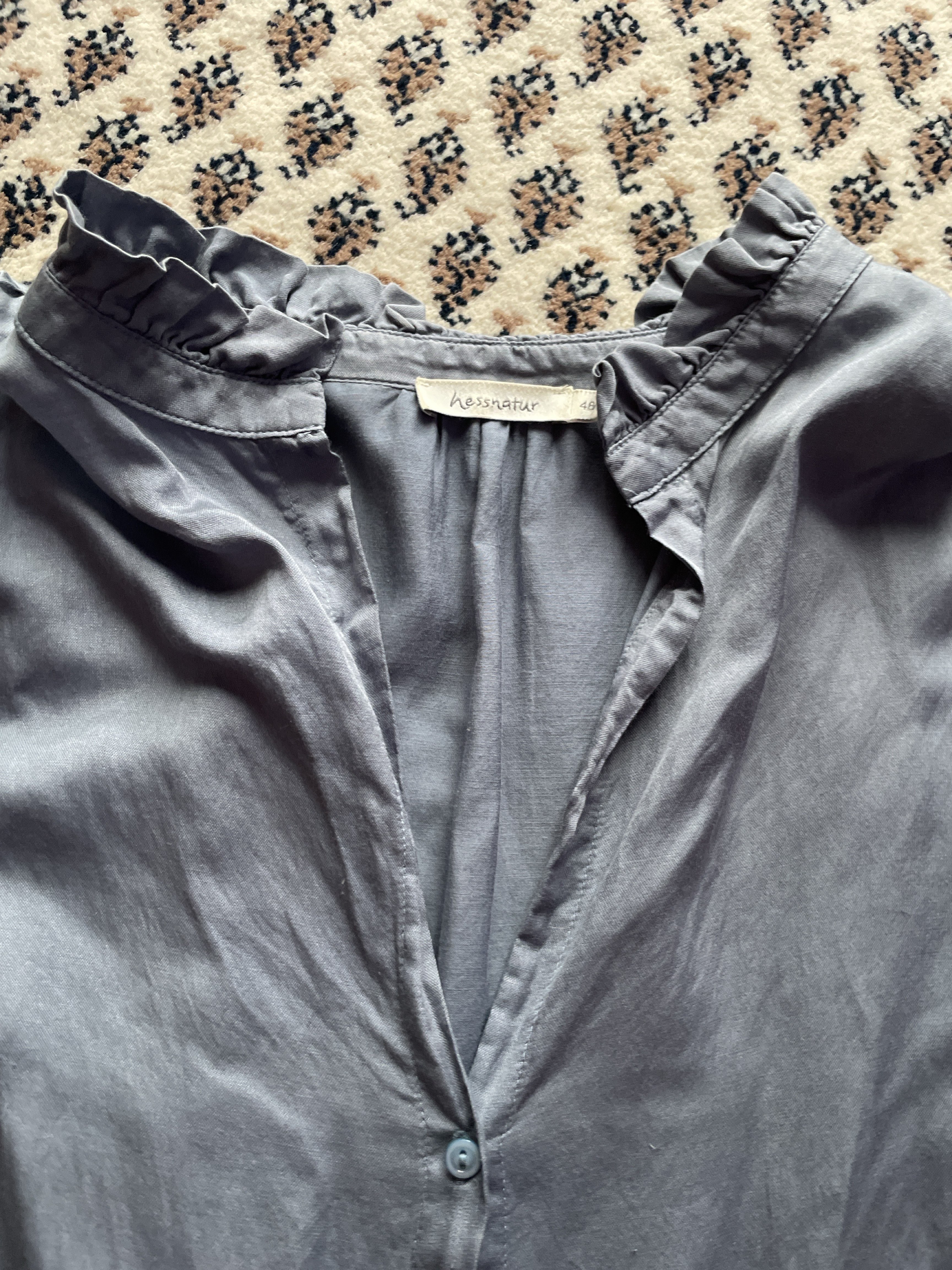 Langärmeliges Hemdkleid mit Rüschenkragen - Bild 2