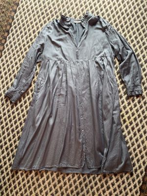 Langärmeliges Hemdkleid mit Rüschenkragen