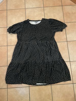 Knielanges Polka-Dot Stufenkleid mit Puffärmeln