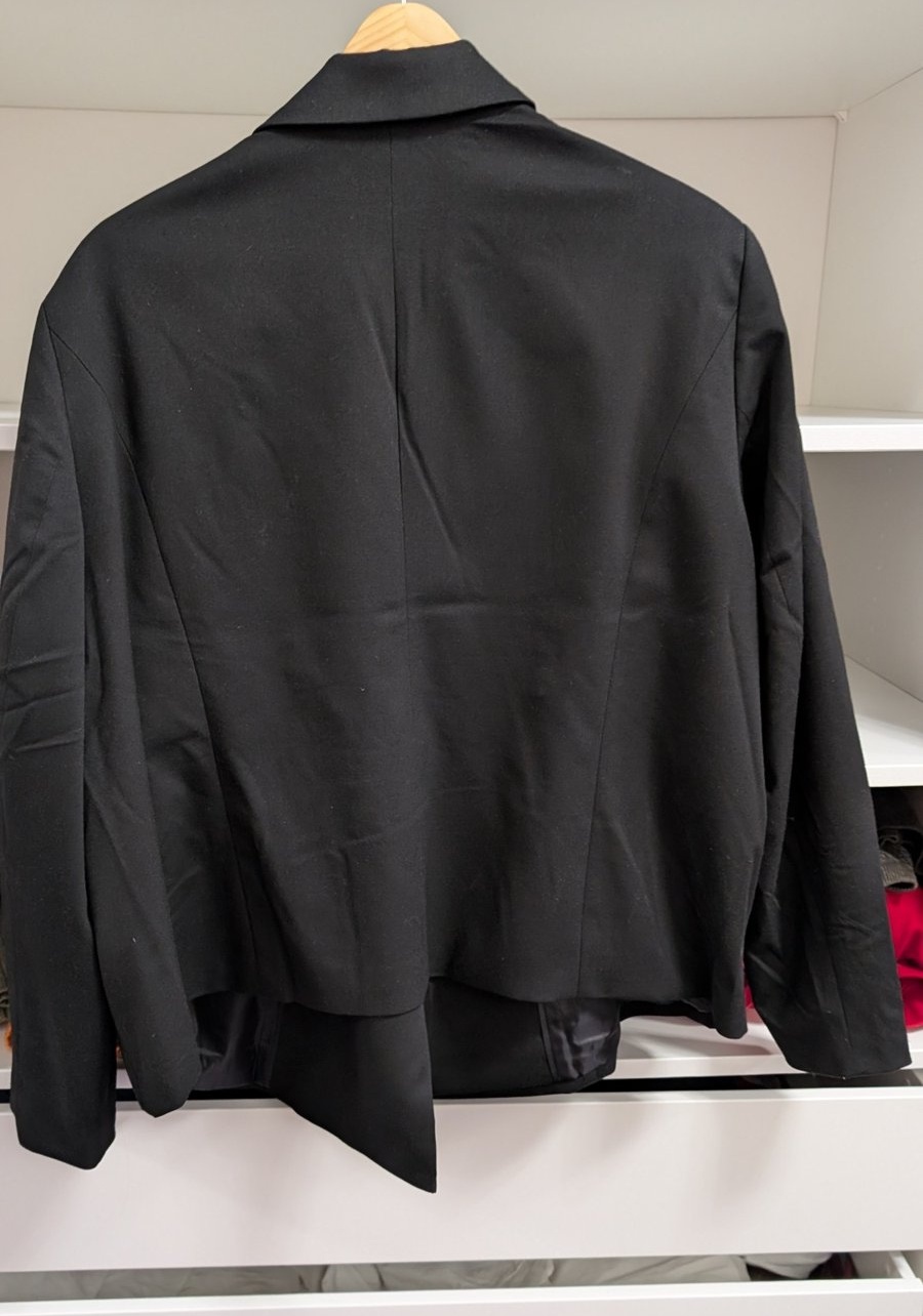 Kurzblazer mit Schmuckknöpfen - Bild 2
