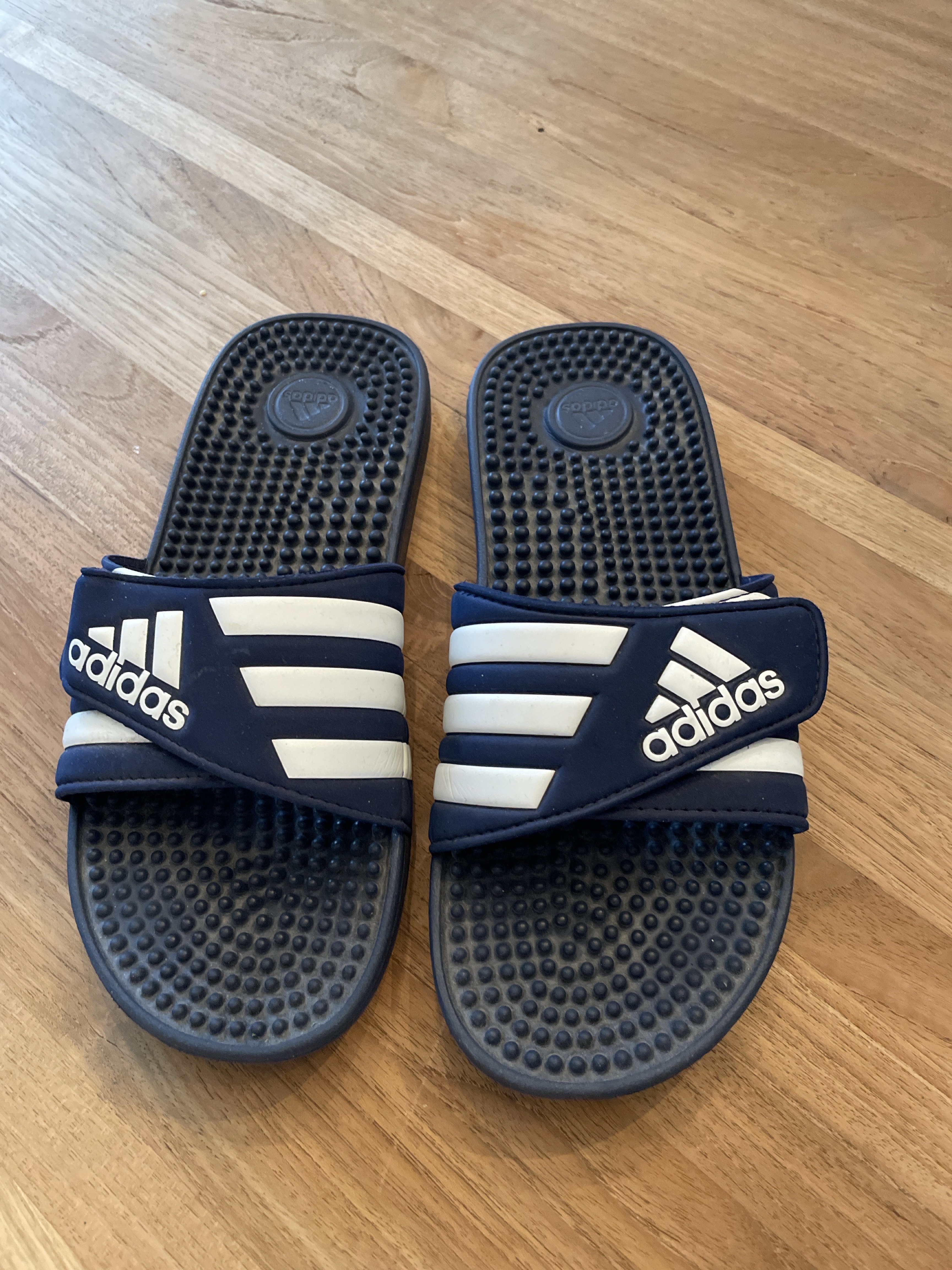 Adilette Noppen-Fußbett, dunkelblau