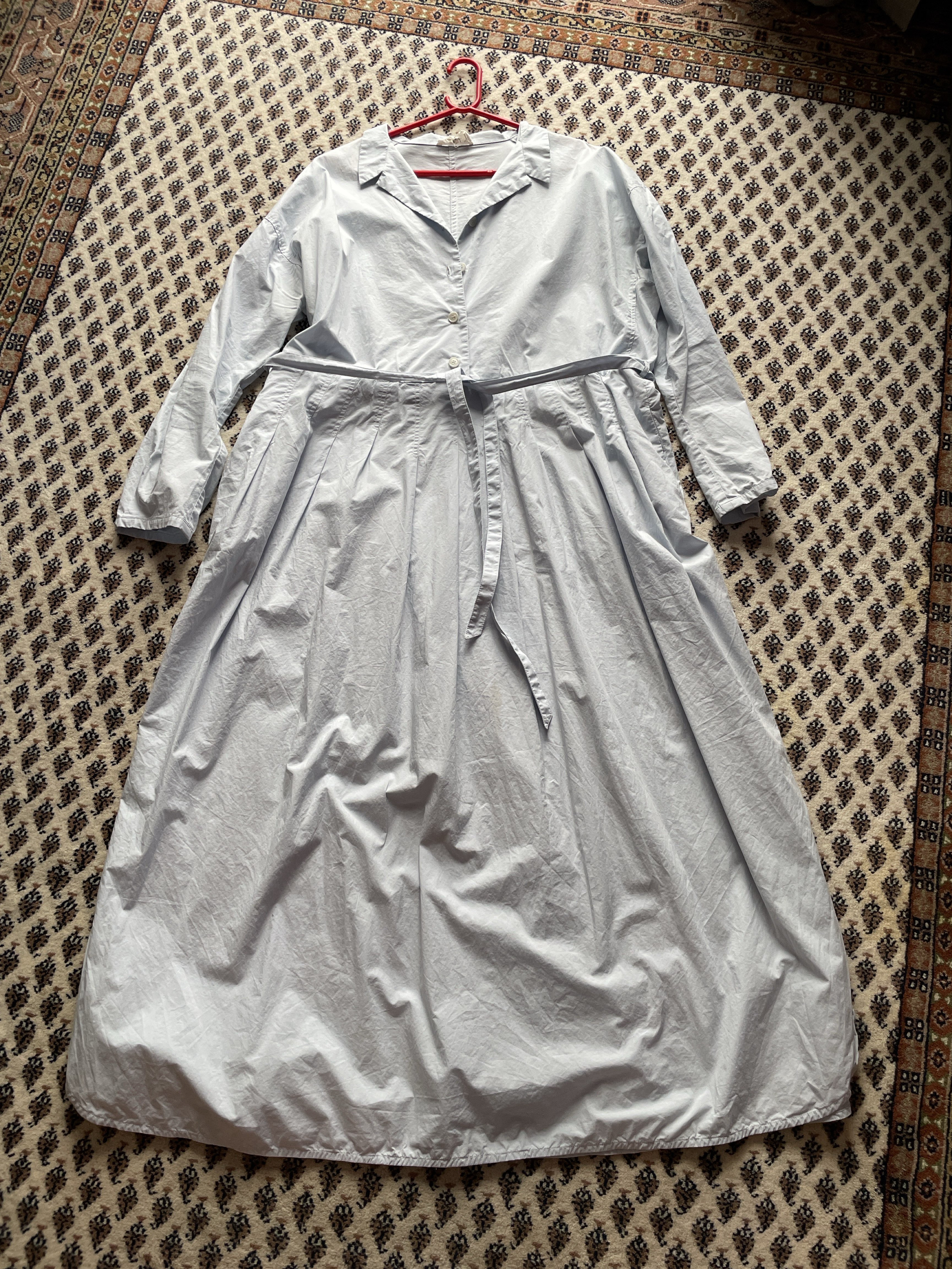 Hemdblusenkleid mit Stoffgürtel - Bild 1