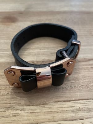 Lederarmband mit Schleifen-Schließe