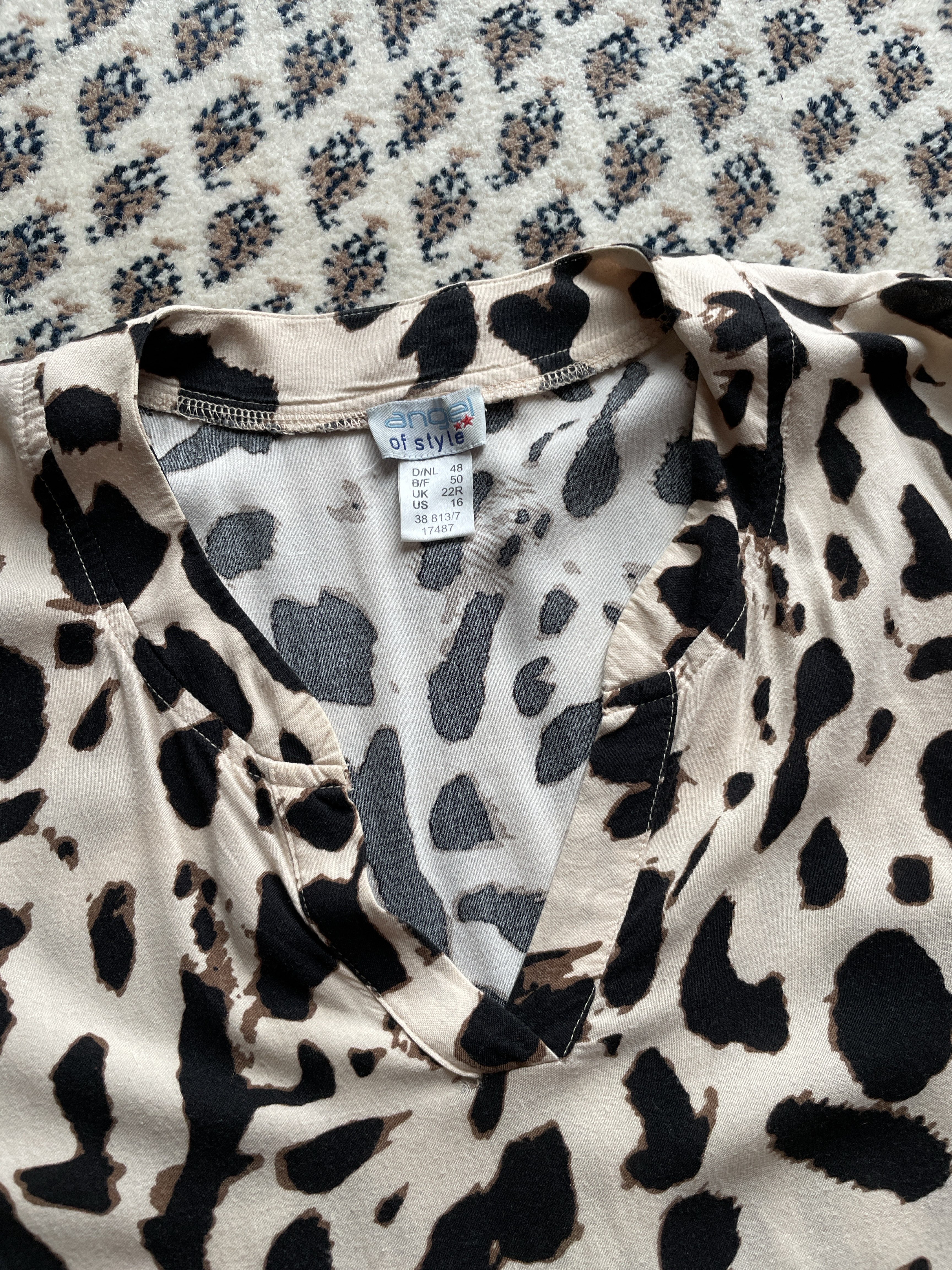 Midikleid in Beige mit Animal-Print (V-Ausschnitt, 3/4-Arm, Stufenrock/Empire-nahe Taille) - Bild 2