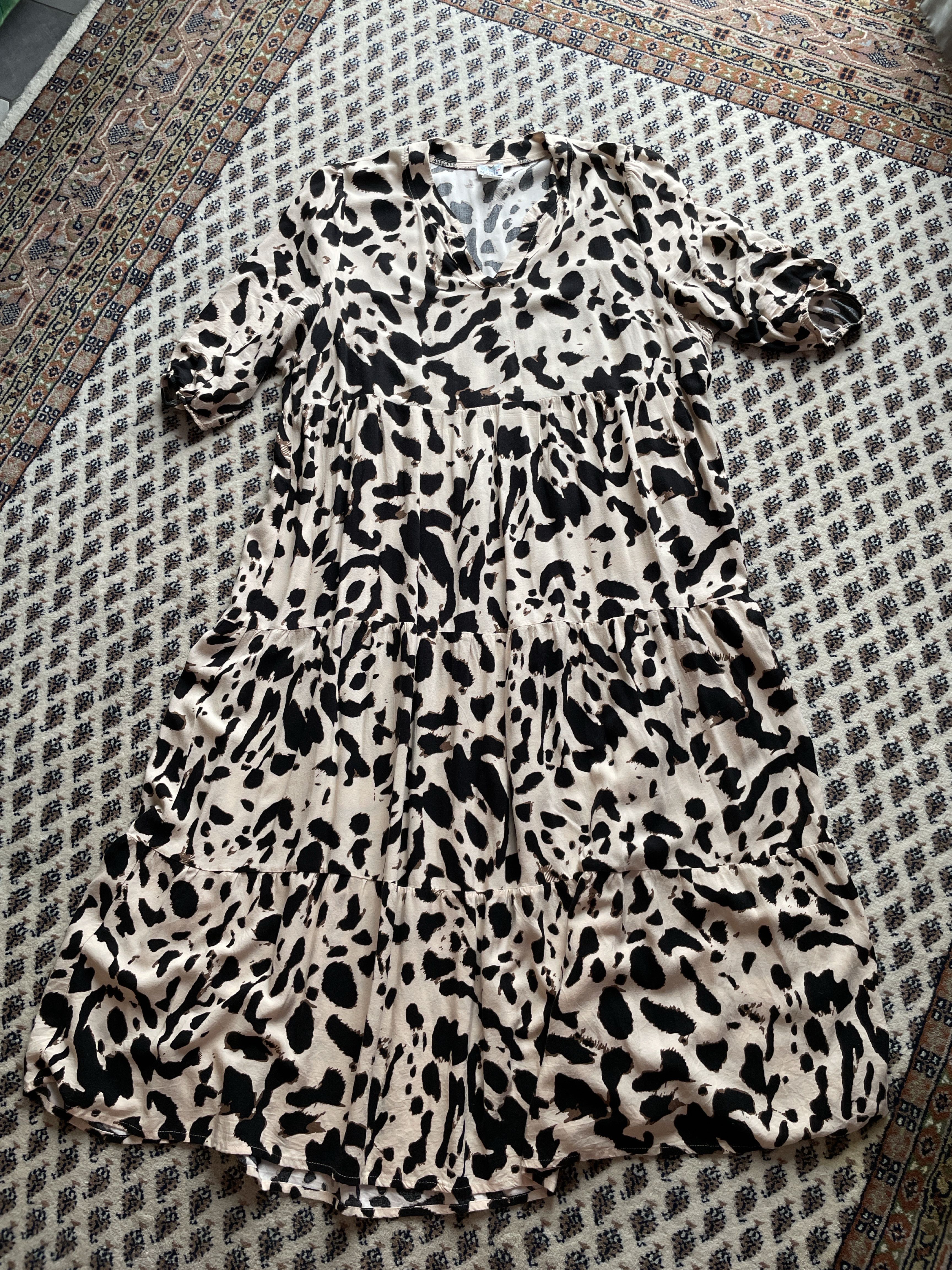 Midikleid in Beige mit Animal-Print (V-Ausschnitt, 3/4-Arm, Stufenrock/Empire-nahe Taille)