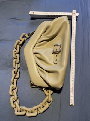 Nude/Beige Clutch mit dekorativer Front-Schnalle und abnehmbarem Kettengriff