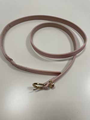 Schmaler Kunstledergürtel mit goldfarbener Schnalle