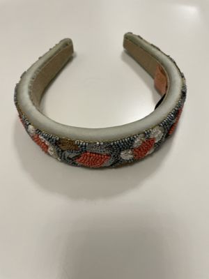 Wattiertes Headband/Haarreif mit Perlen- & Paillettenstickerei