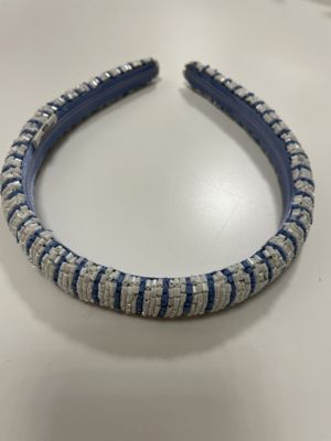 Schmaler Haarreifen mit Perlenstickerei, weiß/hellblau gestreift