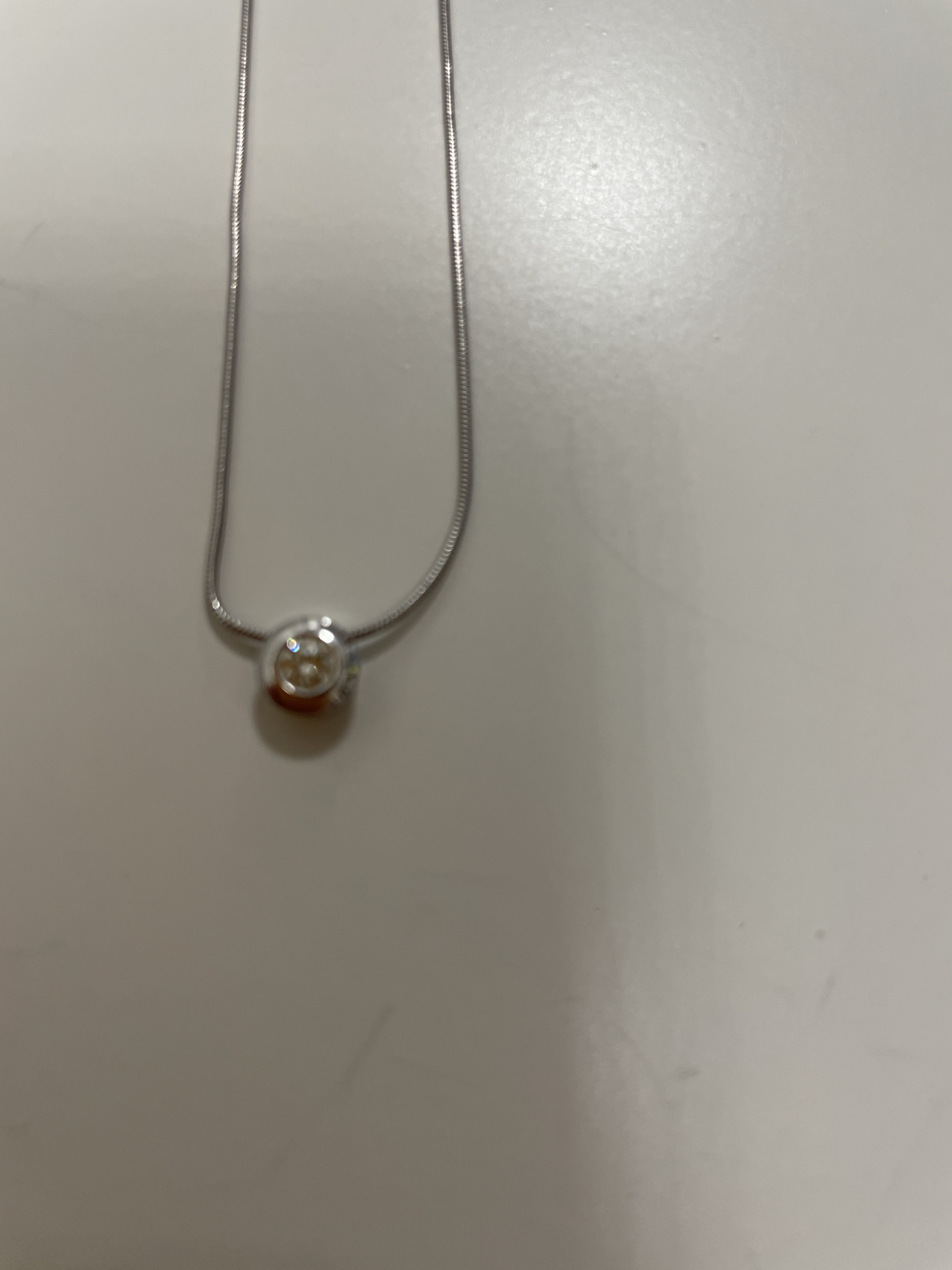 Feine kurze Schlangen-/Spiralkette mit kleinem Stein in Rund-Zargenfassung - Bild 2