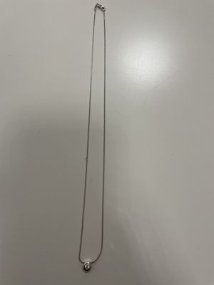 Feine kurze Schlangen-/Spiralkette mit kleinem Stein in Rund-Zargenfassung