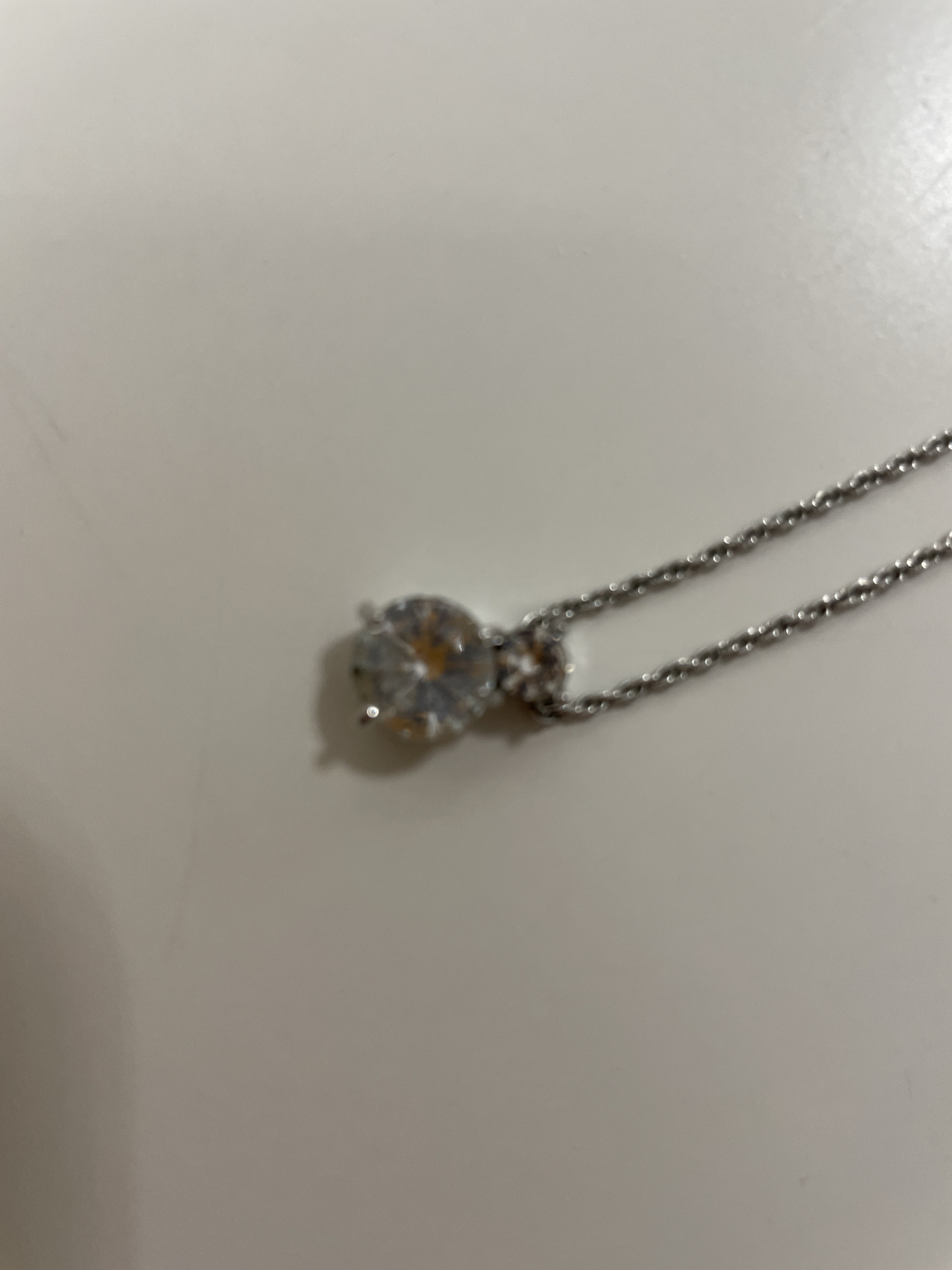 Kurze Swarovski Halskette in Silberoptik mit Doppelstein-Anhänger - Bild 2