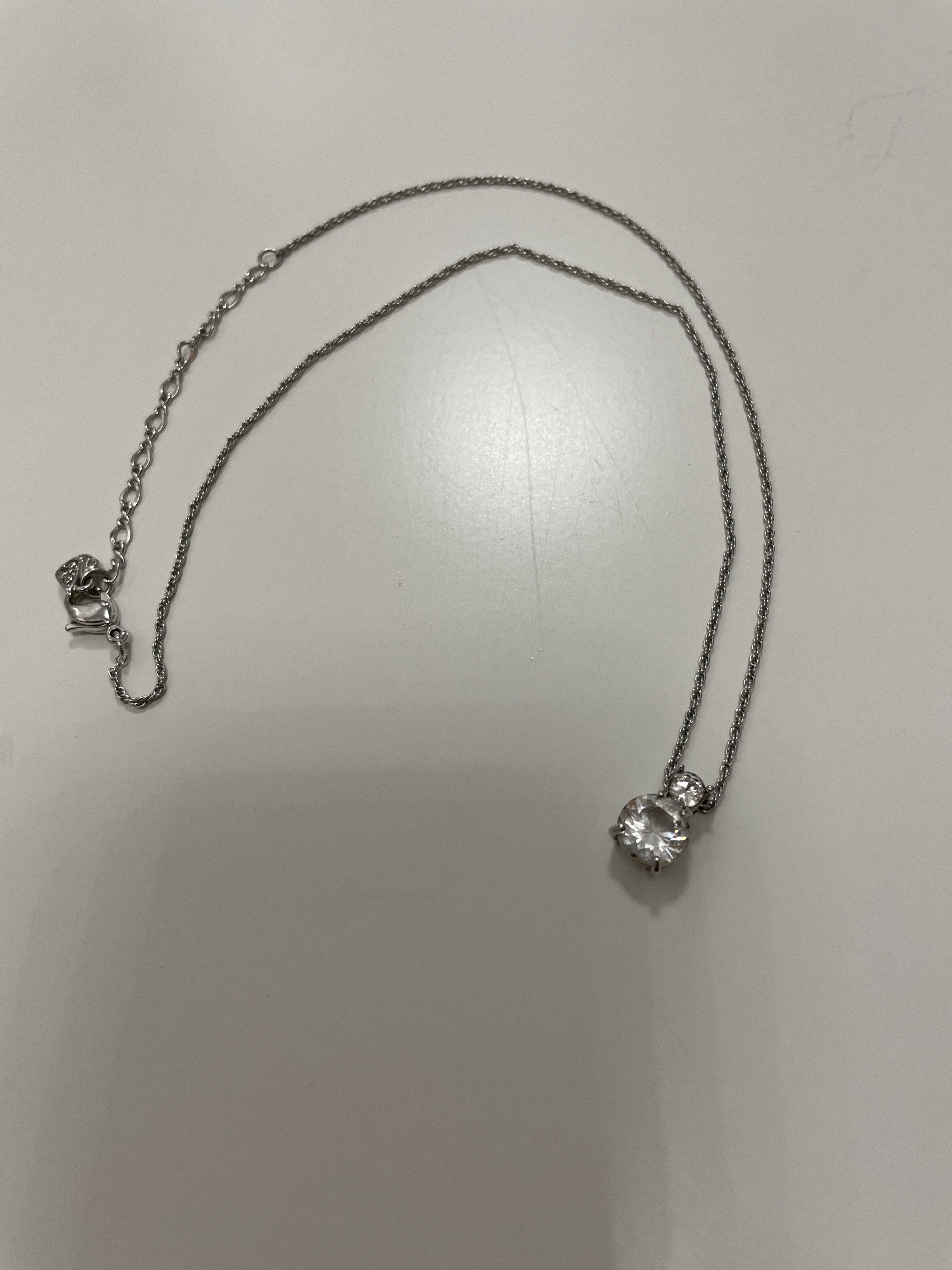 Kurze Swarovski Halskette in Silberoptik mit Doppelstein-Anhänger