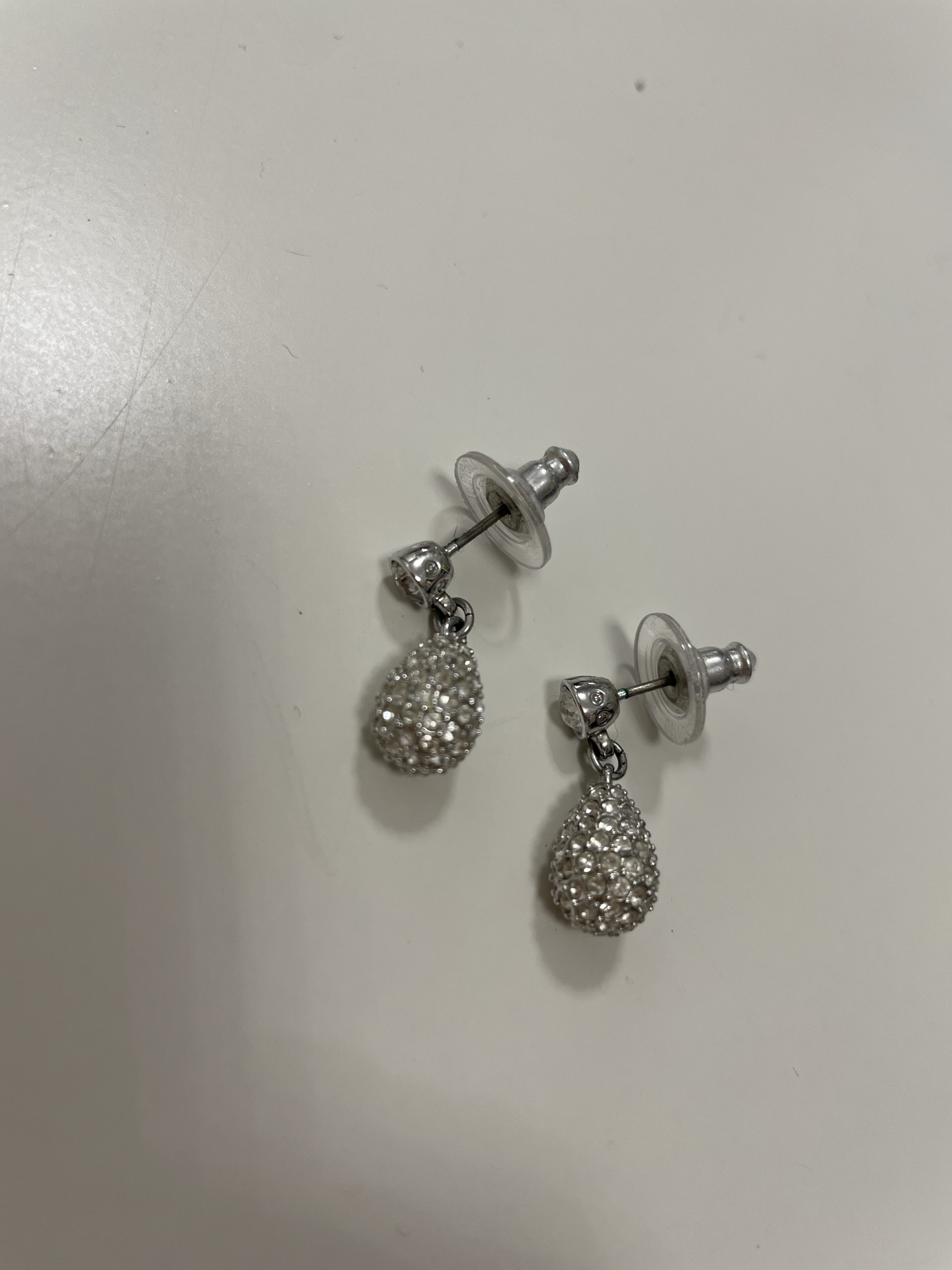 Ohrstecker (Paar) silberfarben mit beweglichem Tropfenanhänger (Pavé/Strass)