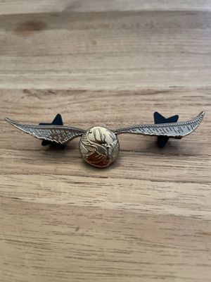 Brosche „Golden Snitch“