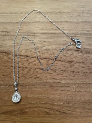 Kurze Swarovski Halskette mit tropfenförmigem Kristall-Anhänger