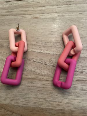 Ohrstecker mit 3 Kettengliedern (matt, Koralltöne)