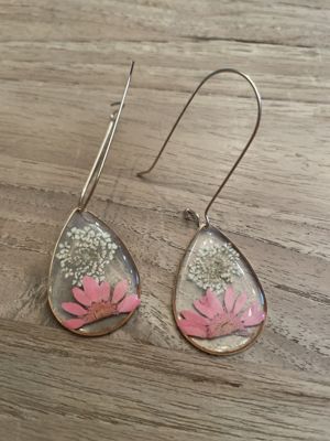 Ohrhänger mit Trockenblumen in Resin (tropfenförmig)