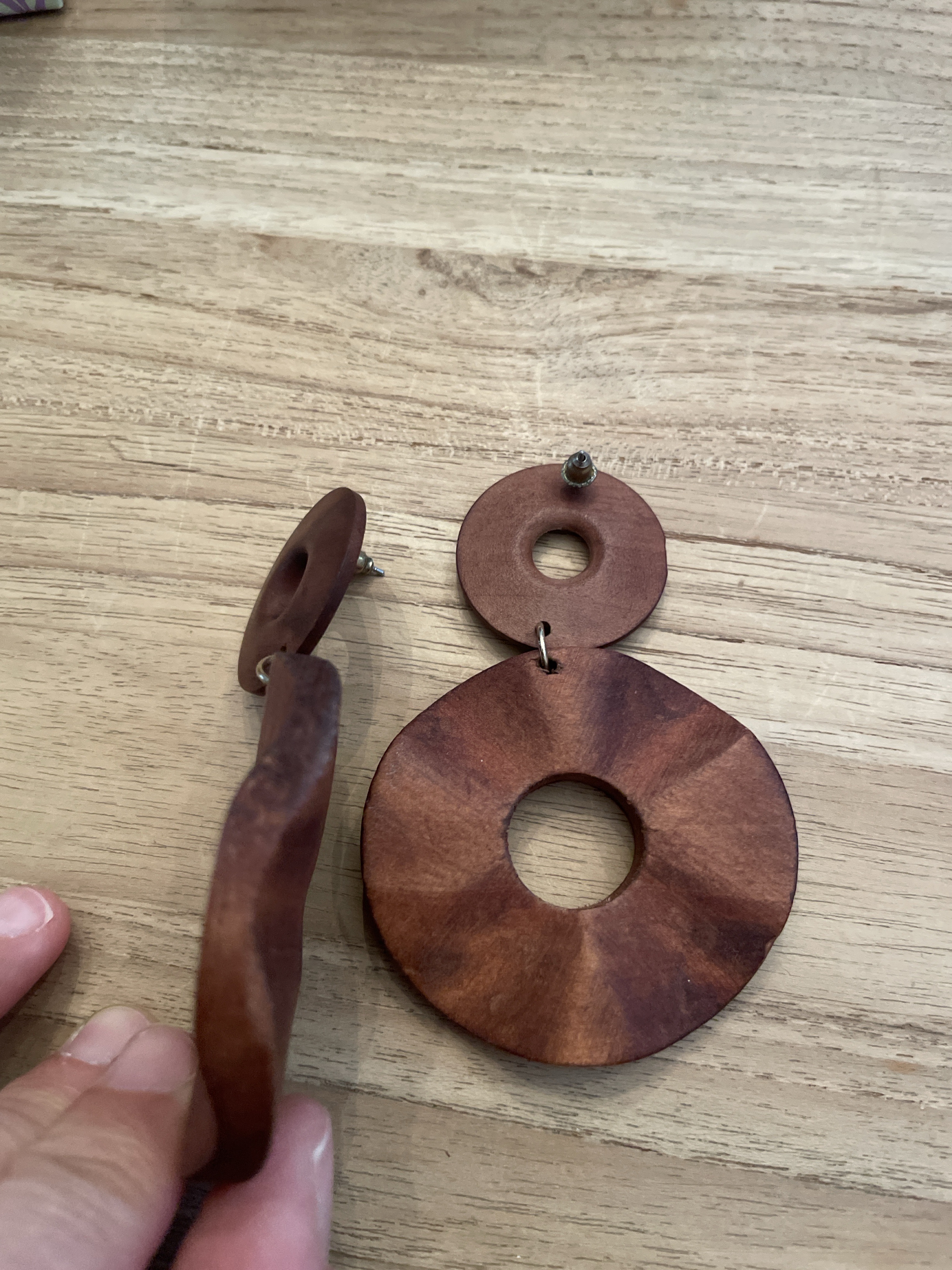 Zweiteilige Holz-Ohrstecker mit Ringen (gewellt) - Bild 2
