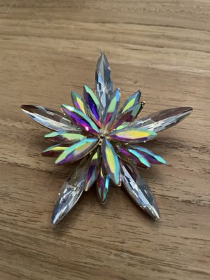Brosche #22 Schneeflocke (irisierende Steine)