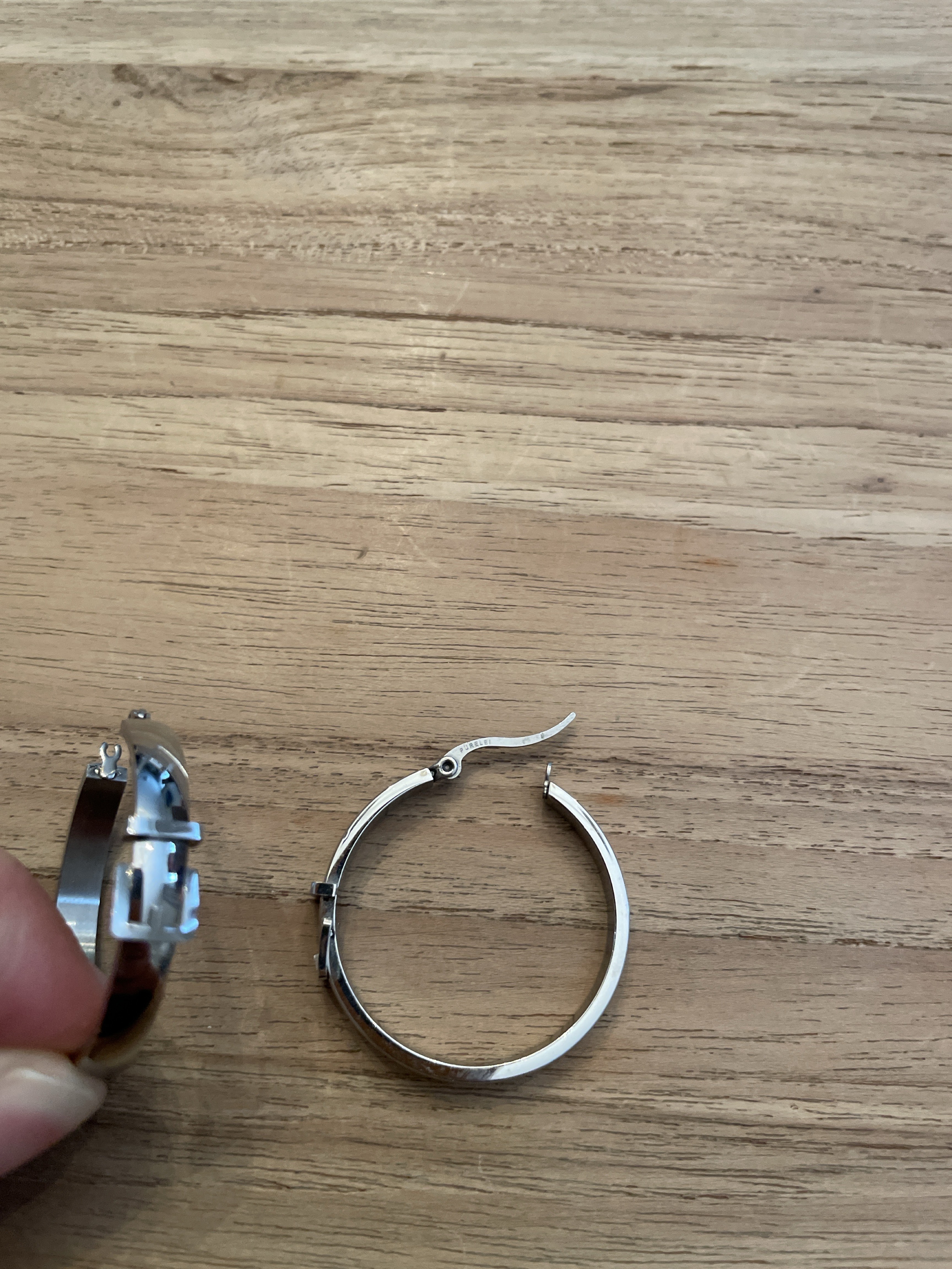 Hörmannseder Buckle-Creolen (Ø ca. 3 cm) – Silber glänzend