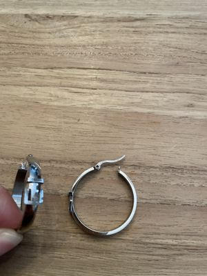 Hörmannseder Buckle-Creolen (Ø ca. 3 cm) – Silber glänzend