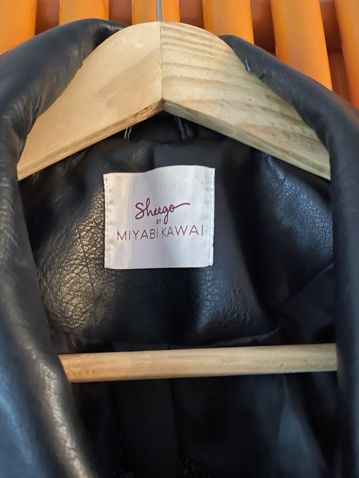 schwarze Kunstlederjacke in Biker-Optik - Bild 3