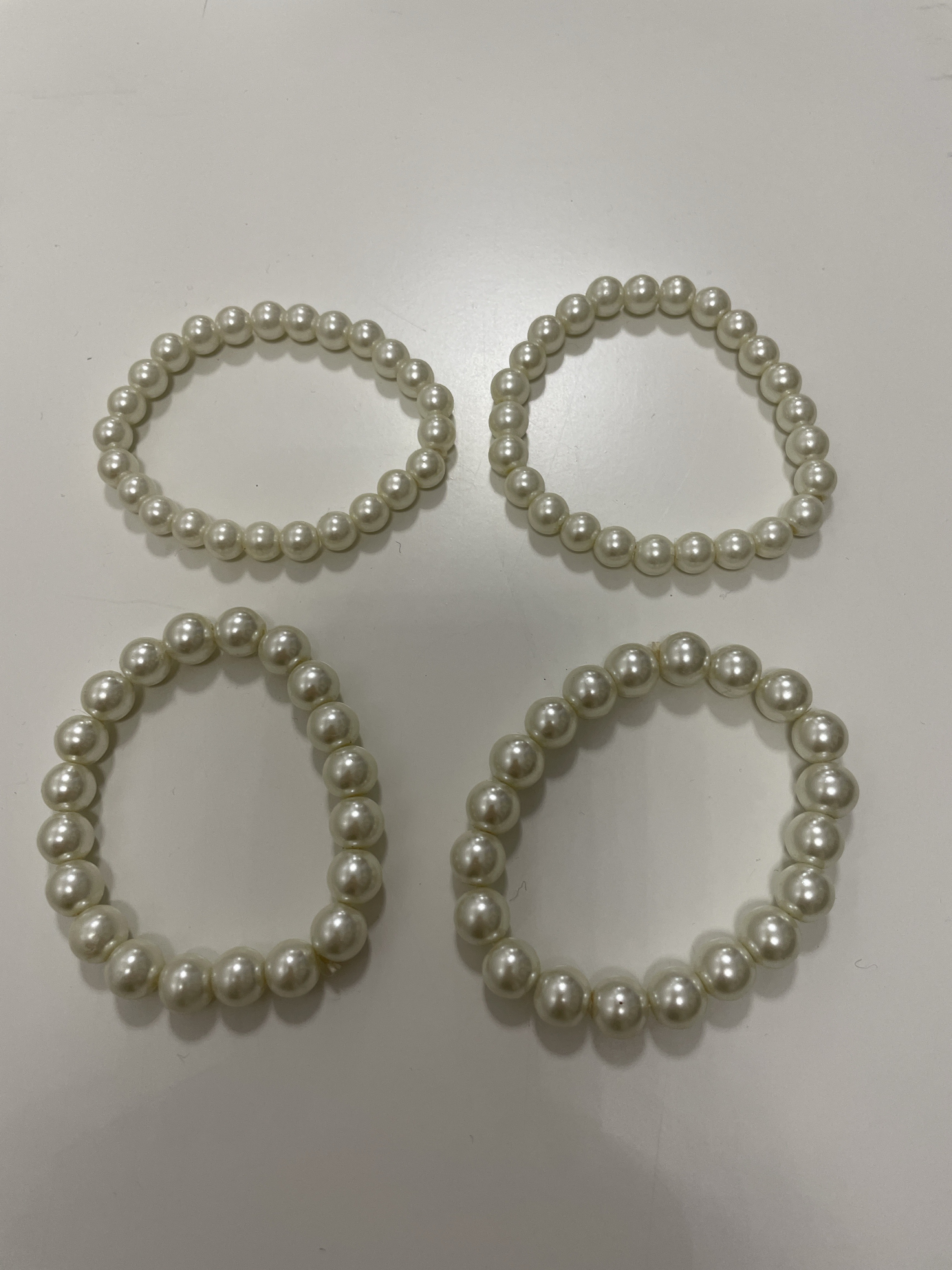 Set: 4 Perlenarmbänder (Kunststoff) in Creme/Perlweiß