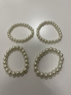 Set: 4 Perlenarmbänder (Kunststoff) in Creme/Perlweiß