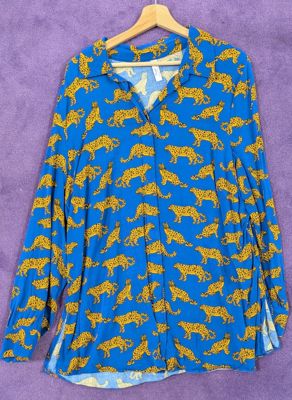 Sheego Blaue Bluse mit Leopardenmuster