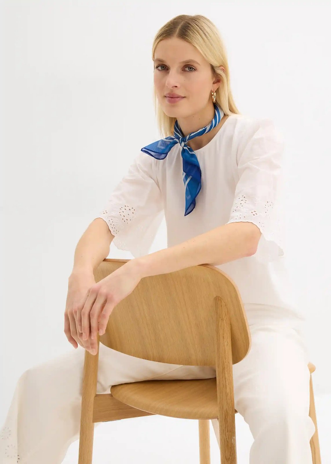 Shirt mit Lochstickerei weiß - Bild 7