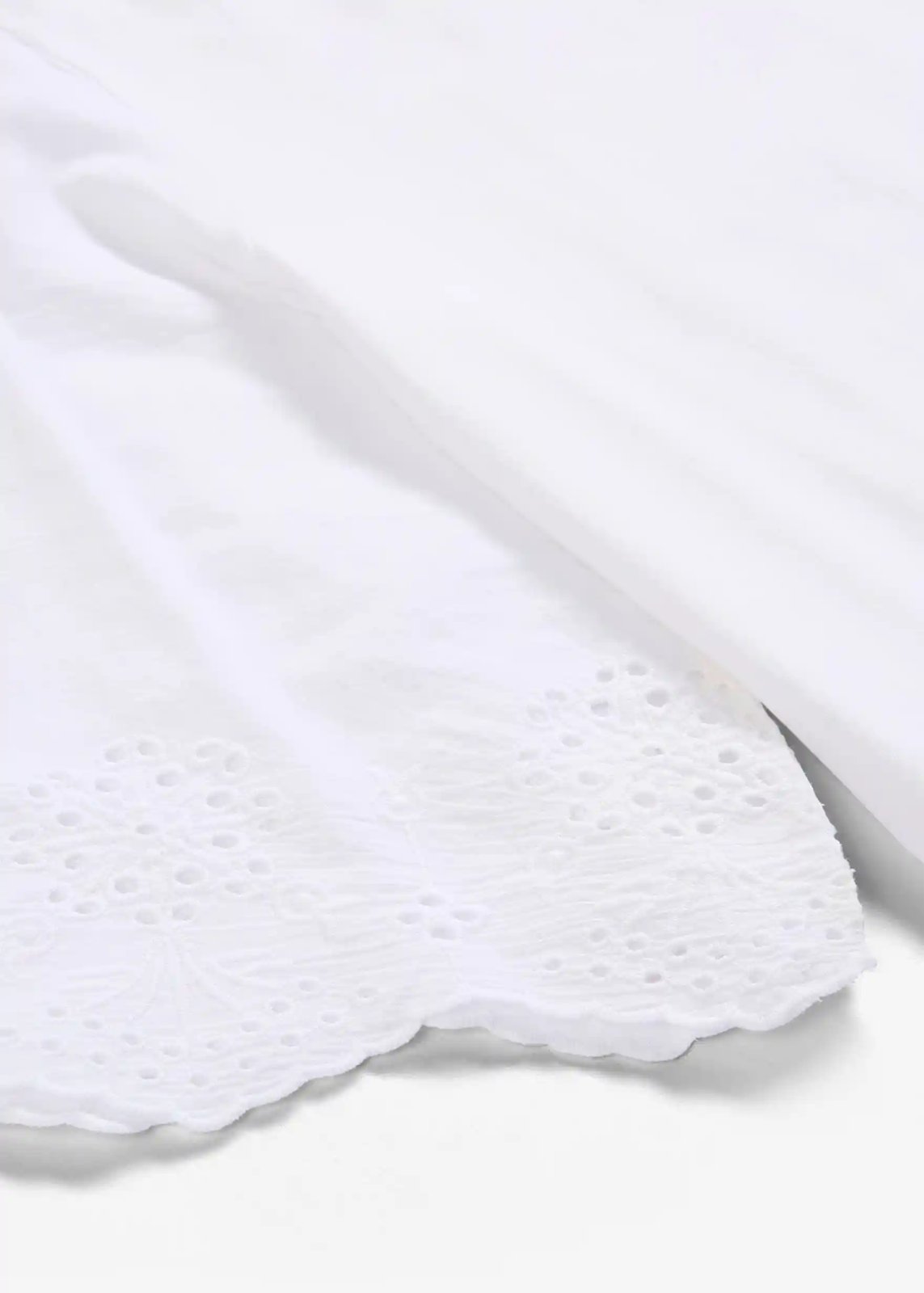 Shirt mit Lochstickerei weiß - Bild 8