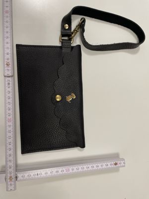 Sehr flache Leder-Wristlet/Clutch mit Armgelenk-Schlaufe