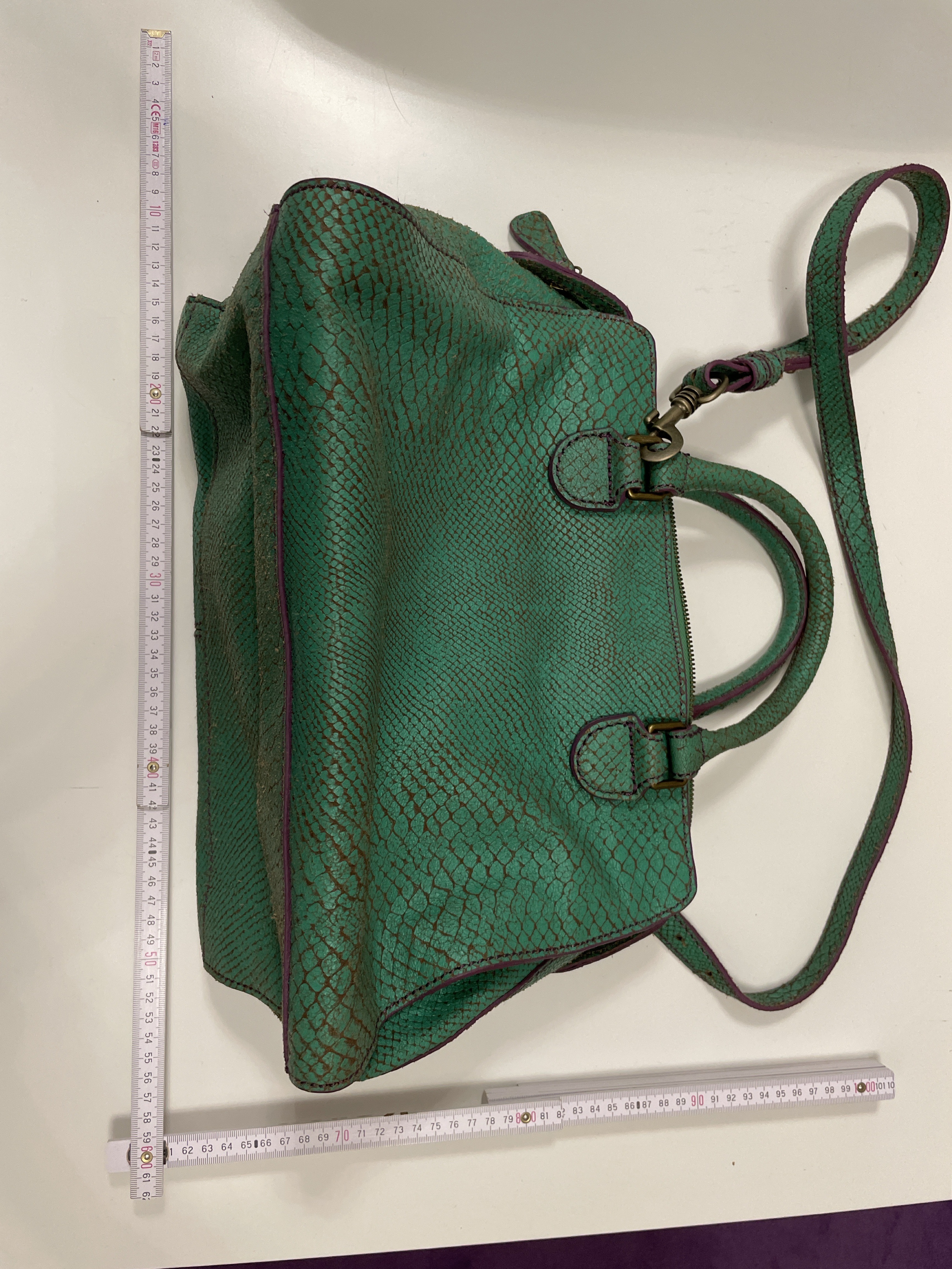 Dunkelgrüne Liebeskind Satchel/Handtasche aus geprägtem Leder in Kroko-Optik
