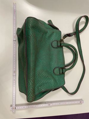 Dunkelgrüne Liebeskind Satchel/Handtasche aus geprägtem Leder in Kroko-Optik