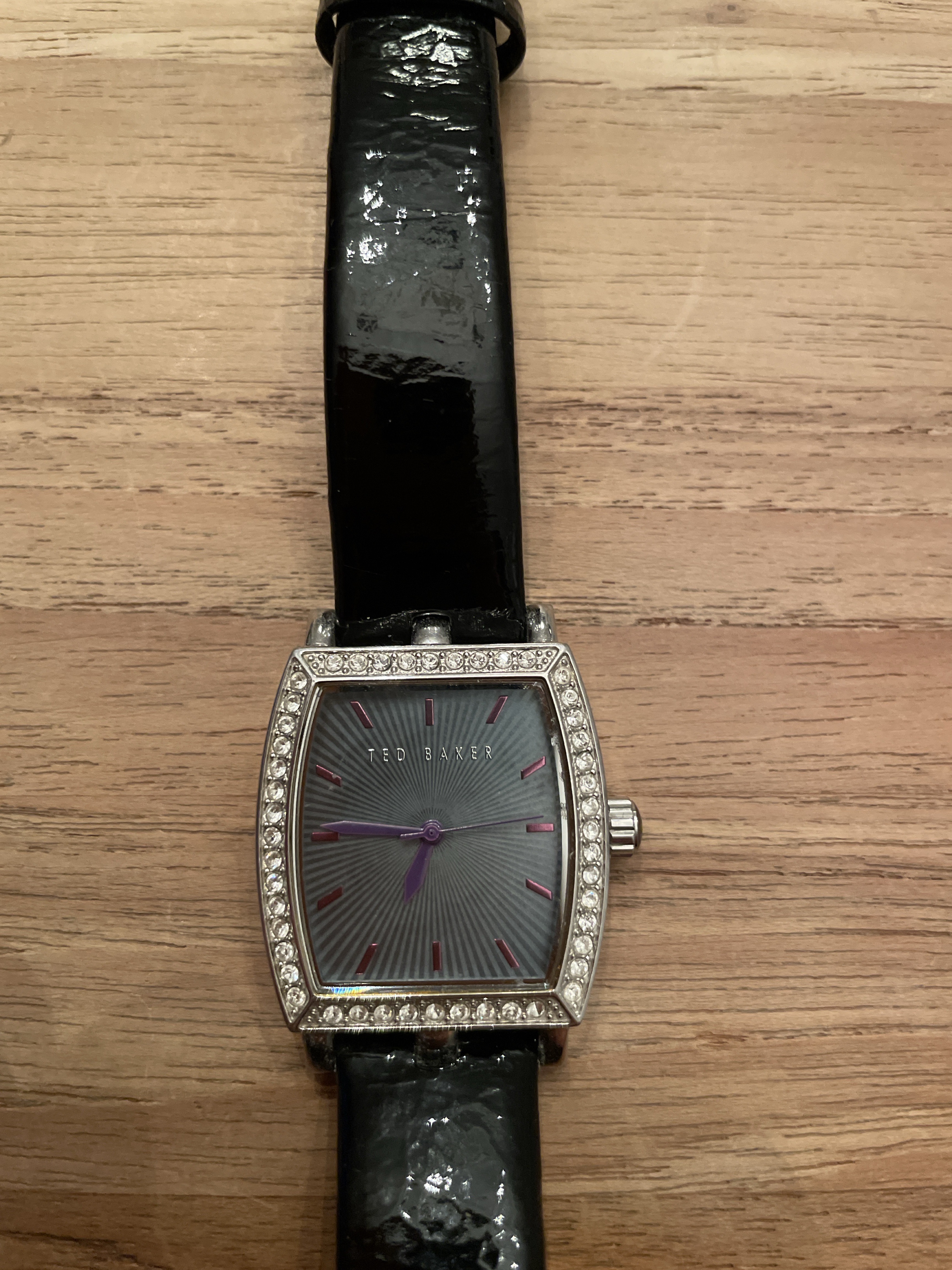 Ted Baker TE20111 rechteckige Fashion-Armbanduhr mit Strass-Lünette - Bild 2