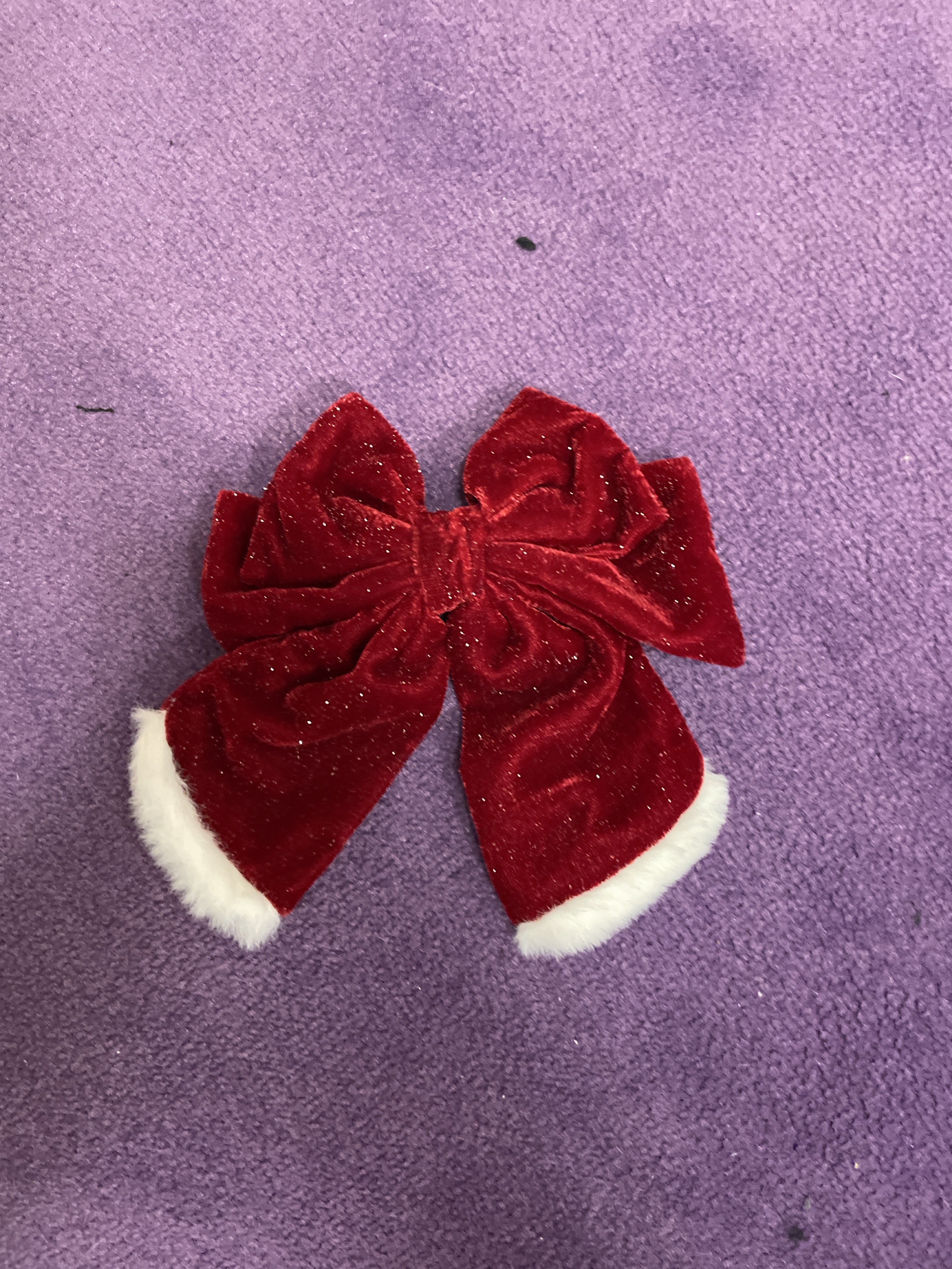 Weihnachtliche Samt-Schleifen-Haarspange mit Kunstfell